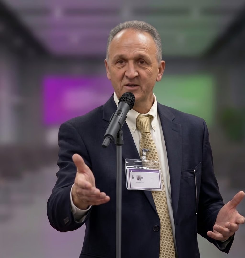 Roy Terry speaking at an event